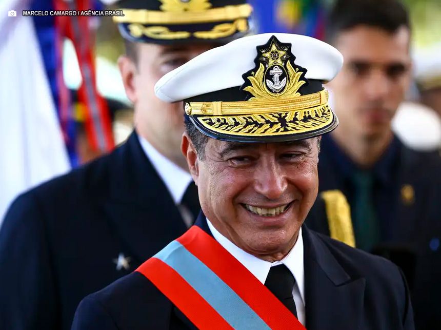 Relatório da PF diz que Marinha tinha tanques à disposição para golpe