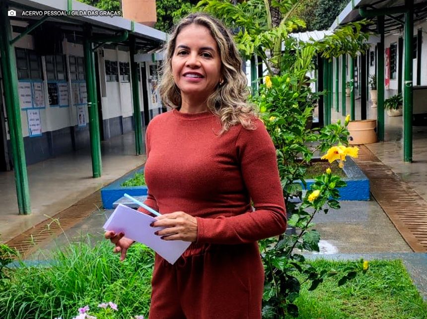 Questão do Enem 2024 cita professora da SEEDF que usa memes no combate às fake news