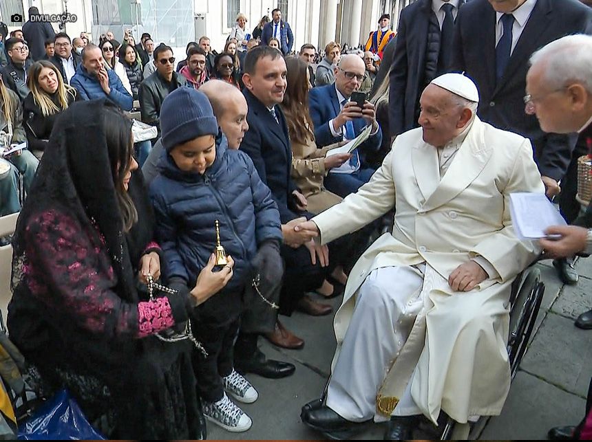 No Vaticano, Ibaneis Rocha reforça convite ao Papa Francisco para visitar Brasília em 2025