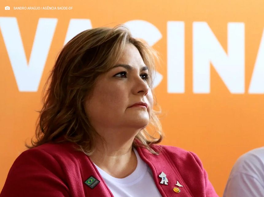 Lucilene Florêncio, secretária de Saúde do DF, que nunca esteve para sair, fica