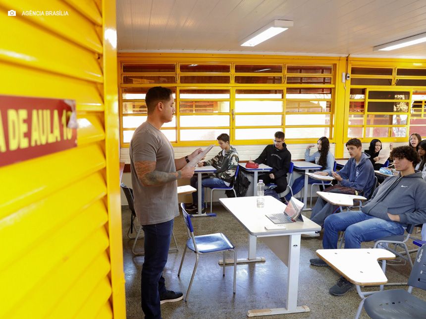 Secretaria de Educação abre prazo para solicitação de mudança de escola na rede de ensino público do DF