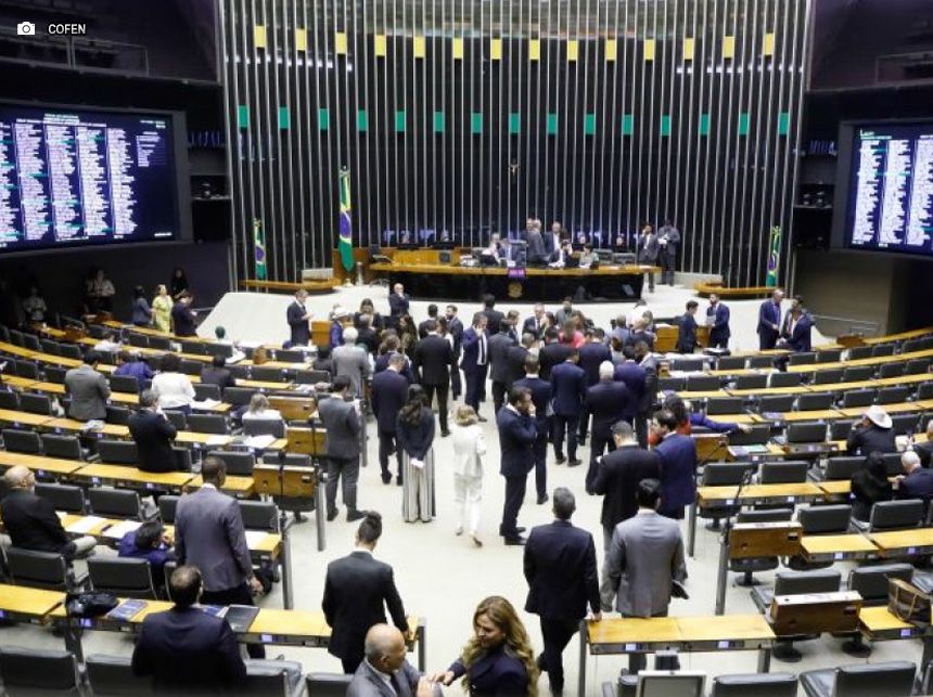 Orçamento proposto para 2025 prevê R$ 11 bilhões para pagamento do Piso da Enfermagem