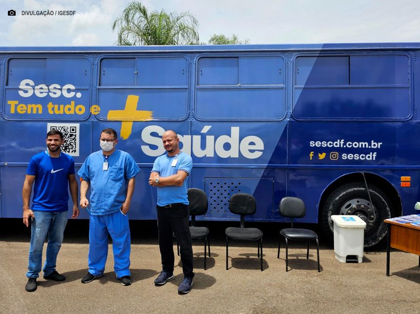 Ônibus do Sesc promove atendimentos em ação do Novembro Azul no Hospital Regional de Santa Maria