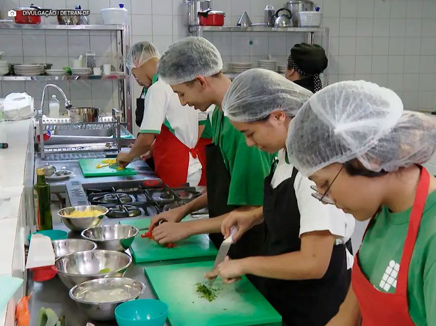 Taxa de desemprego recua em 7 estados no terceiro trimestre, diz IBGE