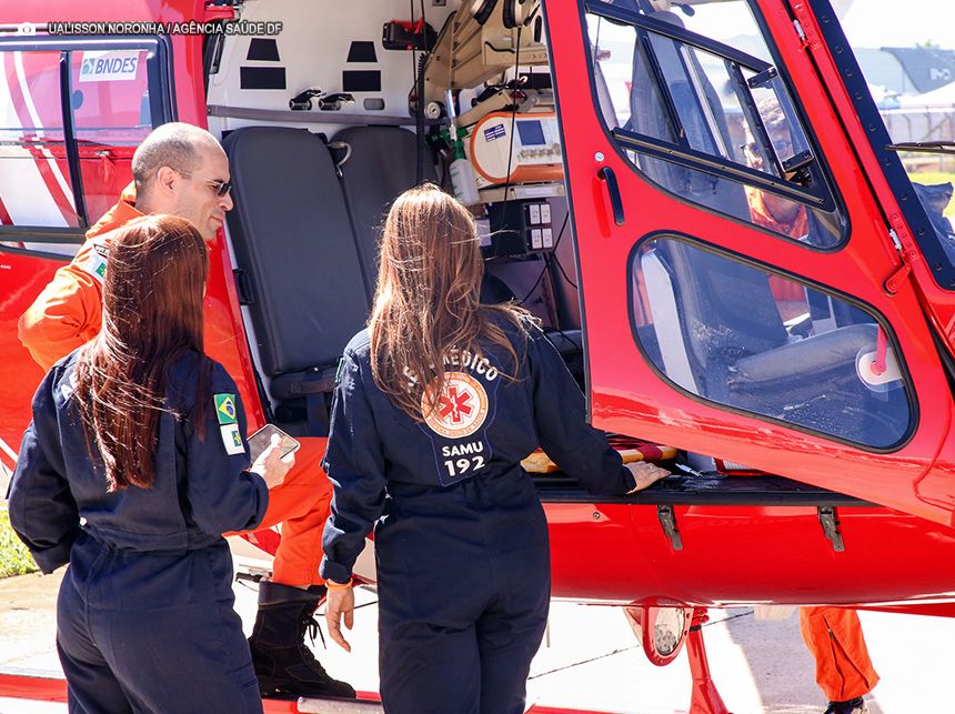 SAMU e Bombeiros celebram 15 anos de parceria no atendimento aéreo
