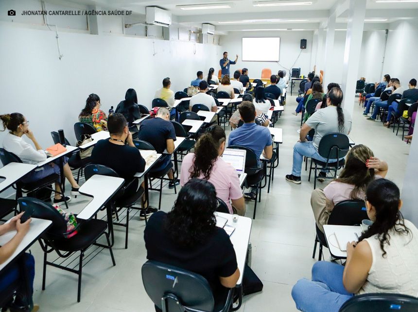 Saúde capacita médicos sobre tratamento de dengue e febre maculosa