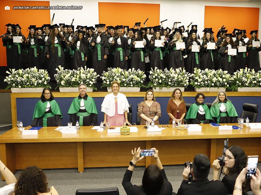 Escola Superior de Ciências da Saúde forma novos médicos e enfermeiros