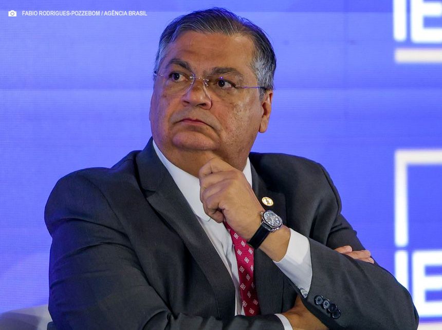 Flavio Dino suspende o pagamento de R$ 4,2 bilhões em emendas de comissão