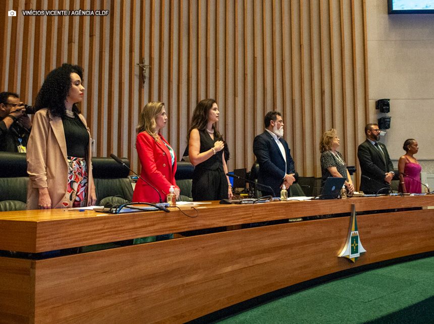 Fonoaudiólogos são homenageados no plenário da Câmara Legislativa