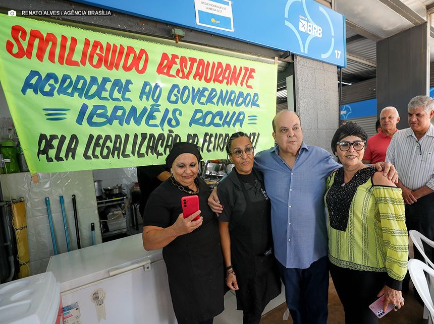 Cuidado com o próprio quintal: Ibaneis almoça com comerciantes nos novos quiosques na área do Palácio do Buriti