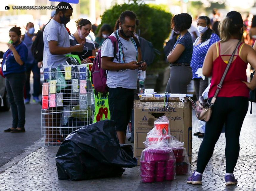 Brasileiros relatam menor renda e insegurança alimentar após pandemia