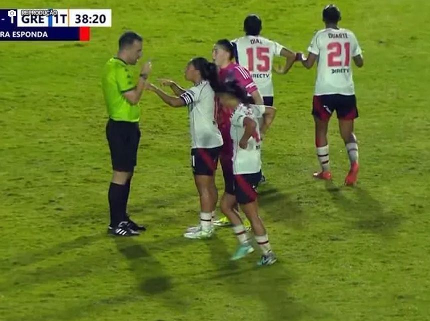 Injúria racial leva jogadoras do River Plate à prisão por ataques racistas a gremistas