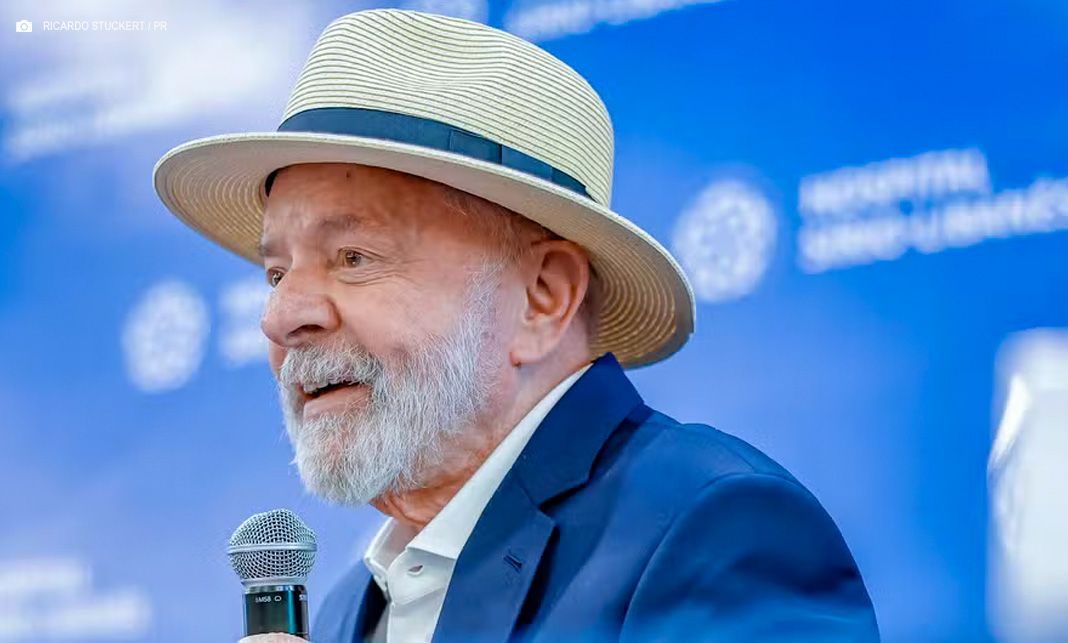 Lula assina decreto que eleva salário mínimo para R$ 1.518