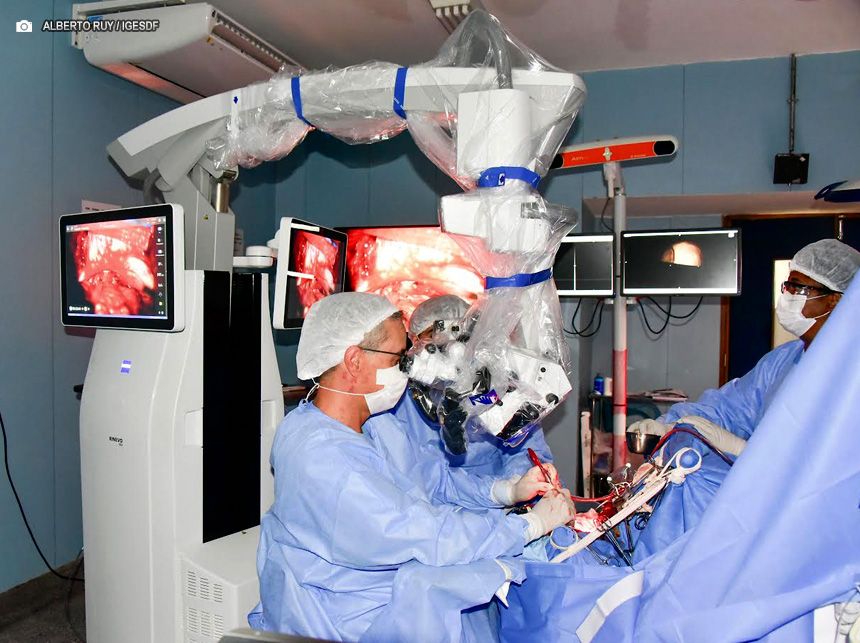 Hospital de Base busca verba para comprar microscópio avançado que permite maior precisão em neurocirurgias de câncer