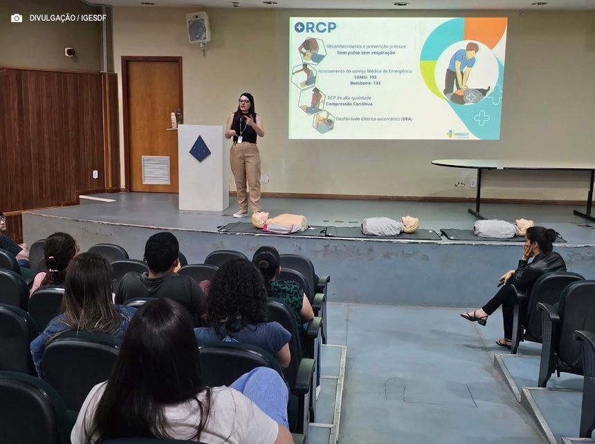 Colaboradores que atuam nos setores administrativos do HRSM passam por capacitação em primeiros socorros