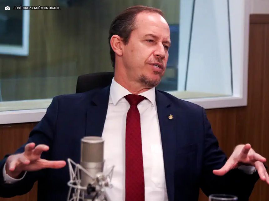 Capelli ‘joga com a galera’ sugere existência de “roubo” e promete prisões, sobre gestão do Fundo Constitucional do DF