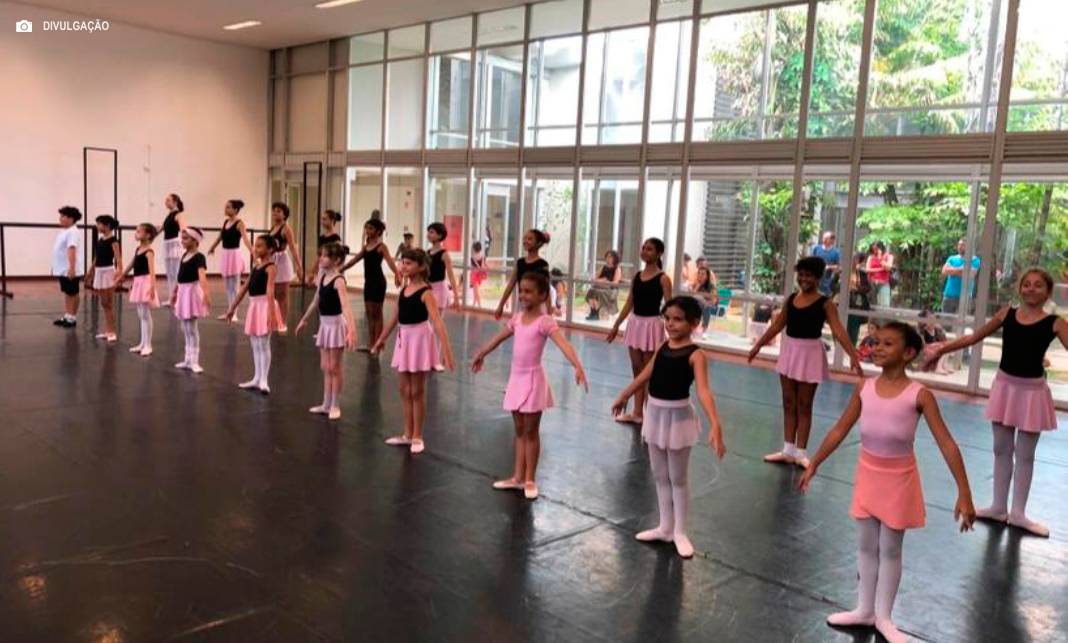 Inscrições abertas para escola de ballet clássico para crianças e jovens