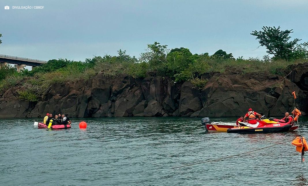 Bombeiros do DF participam de resgate de 14ª vítima do acidente sobre o Rio Tocantins
