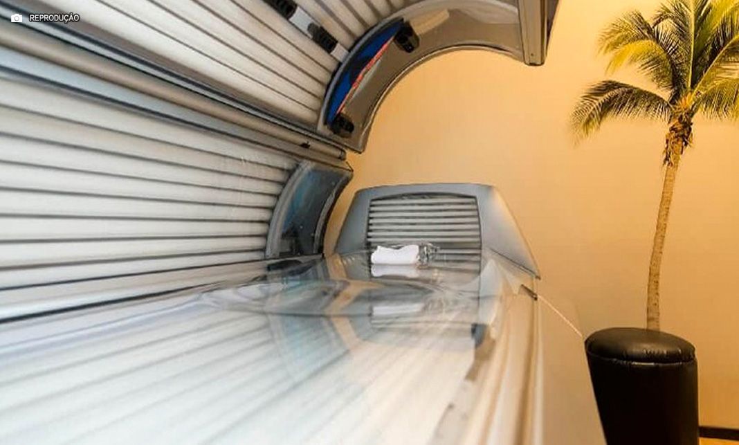Anvisa alerta: venda e uso de câmaras de bronzeamento artificial são proibidos