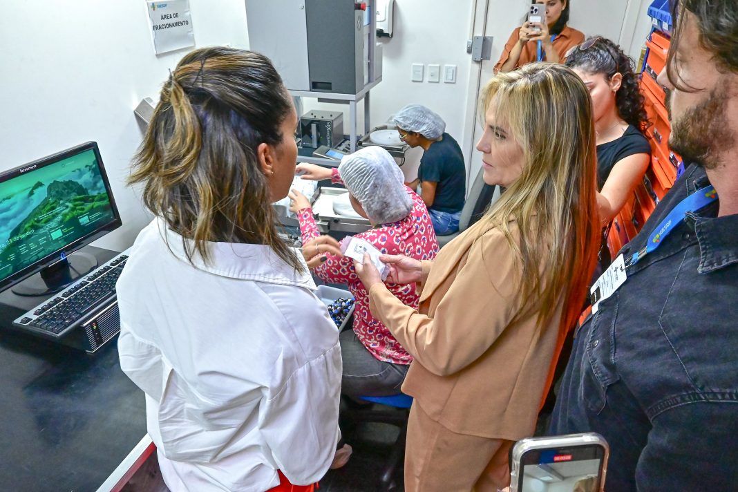 Celina Leão visita centro logístico e conhece projeto de verticalização do IGESDF