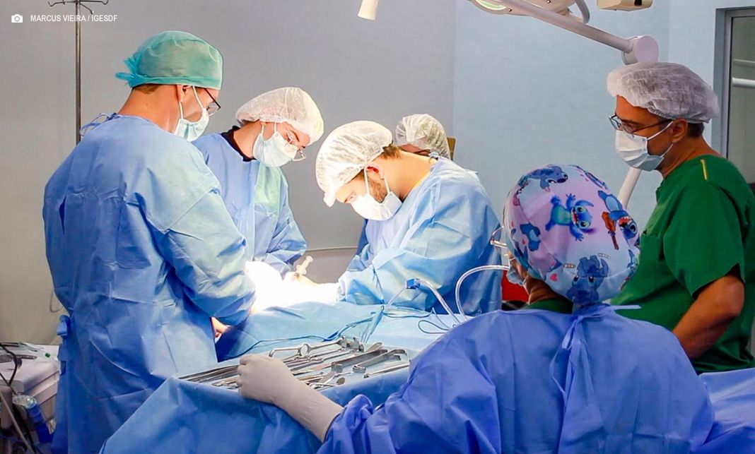 Cirurgia bucomaxilofacial no HRSM devolve esperança e sorriso à paciente com tumor raro