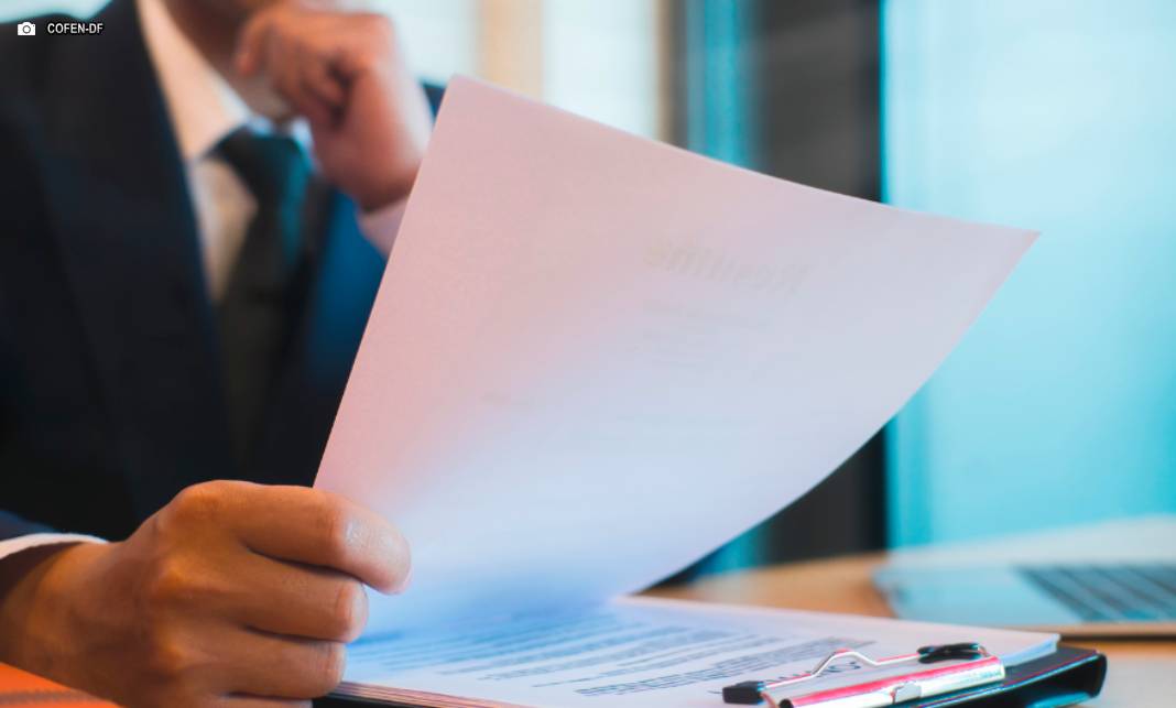 Coren-DF impede registro profissional de mulher com diploma falsificado