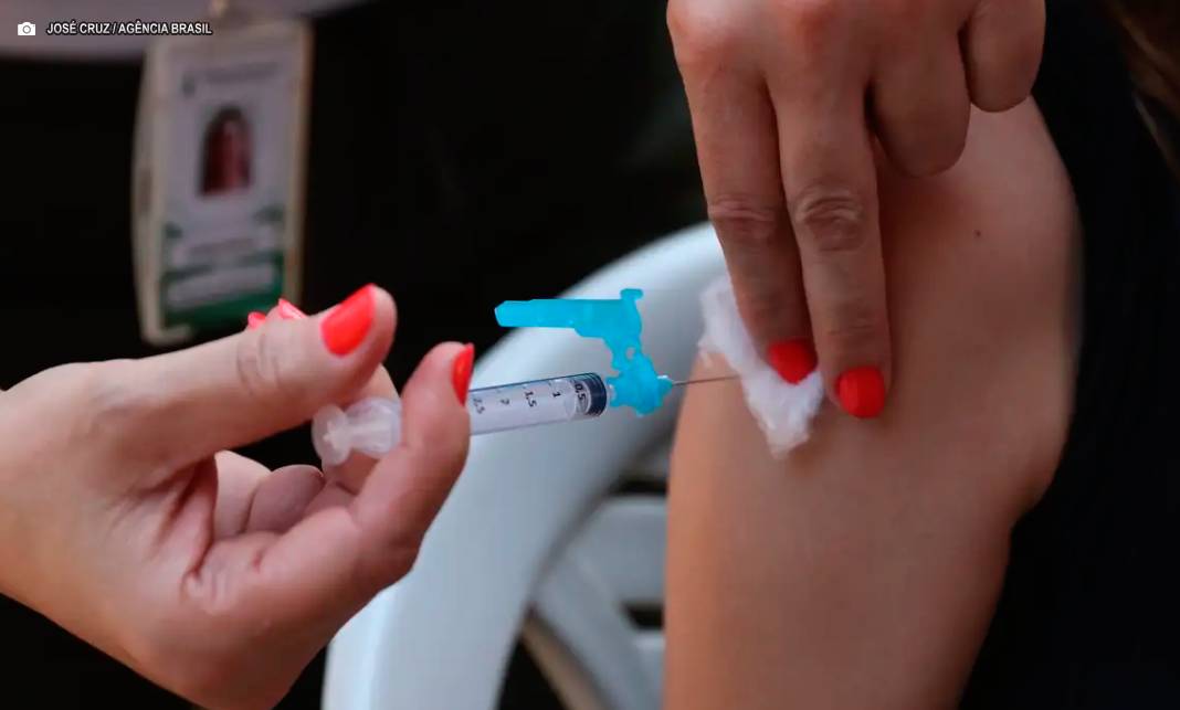 Rio de Janeiro vai ampliar faixa etária para vacinação da dengue para 16 anos