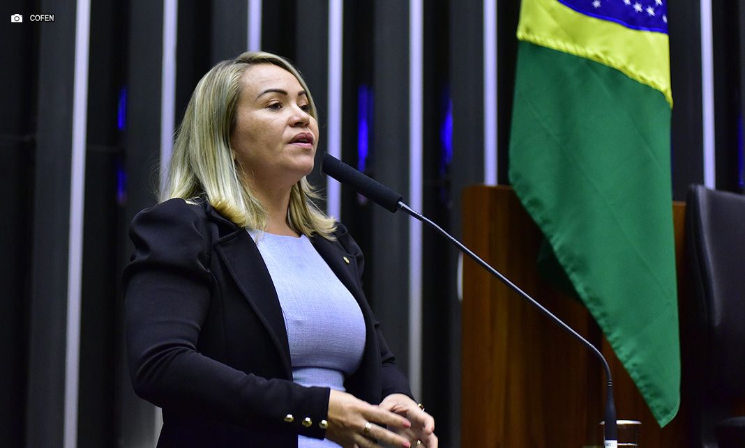 Enfermeira Ana Paula assume mandato como deputada federal