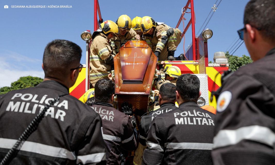 Comoção marca despedida de Adriano Damásio Lopes, policial militar do DF que faleceu em salvamento de vítimas em incêndio em Maceió