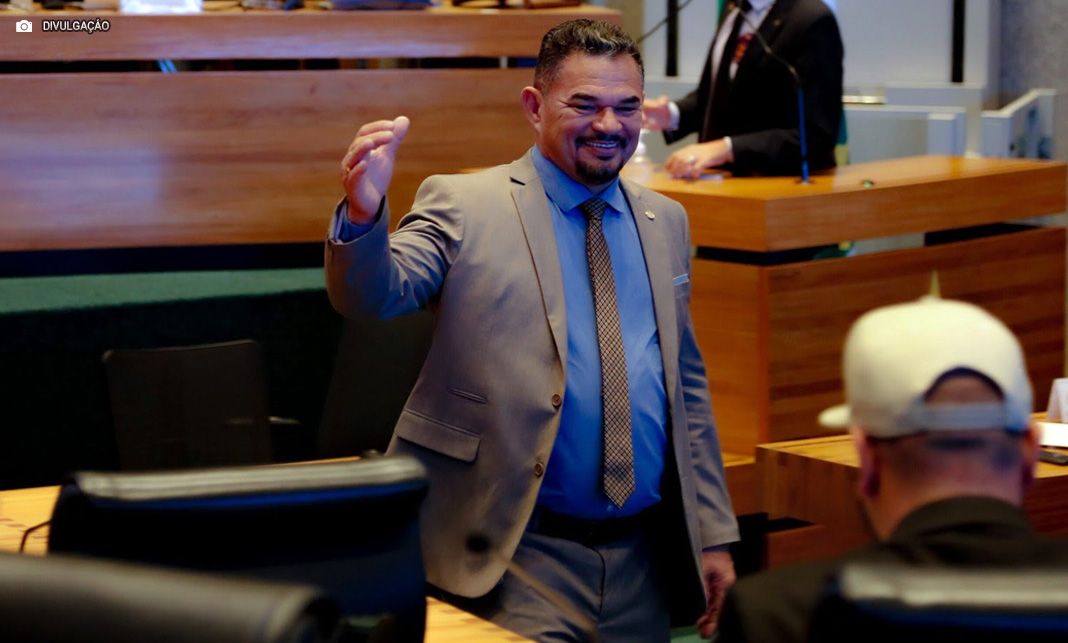 Hermeto reassume liderança de governo com promessa de fortalecimento de diálogo entre parlamentares