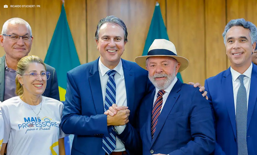 Governo cria bolsa de R$ 1.050 para estudantes de licenciatura