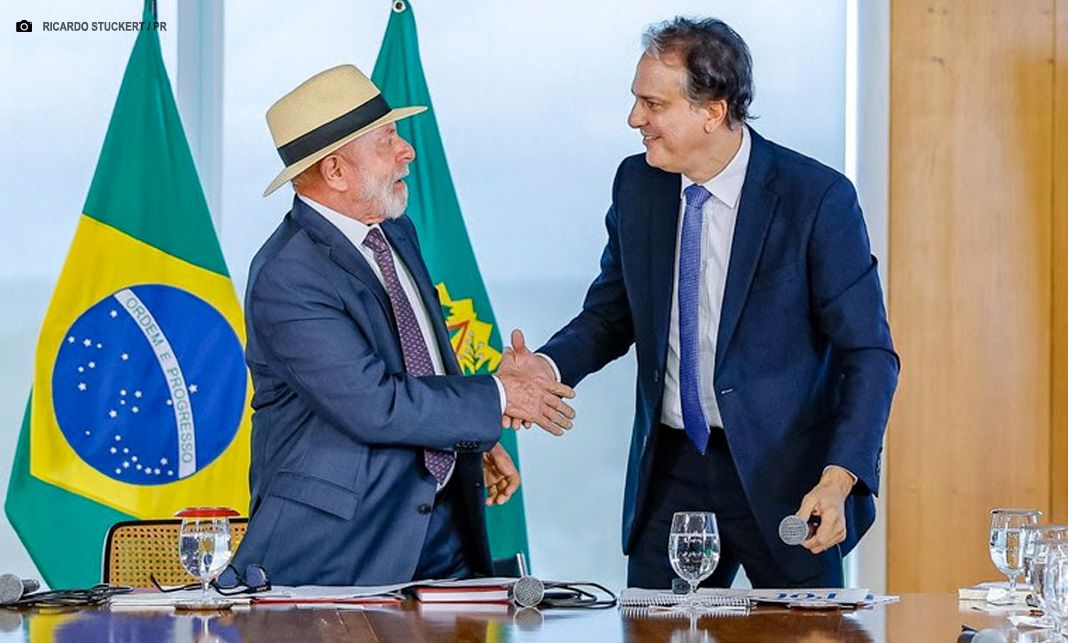 Lula sanciona lei que limita o uso de celulares nas escolas: “Ato de coragem, de cidadania e de respeito ao futuro deste país”