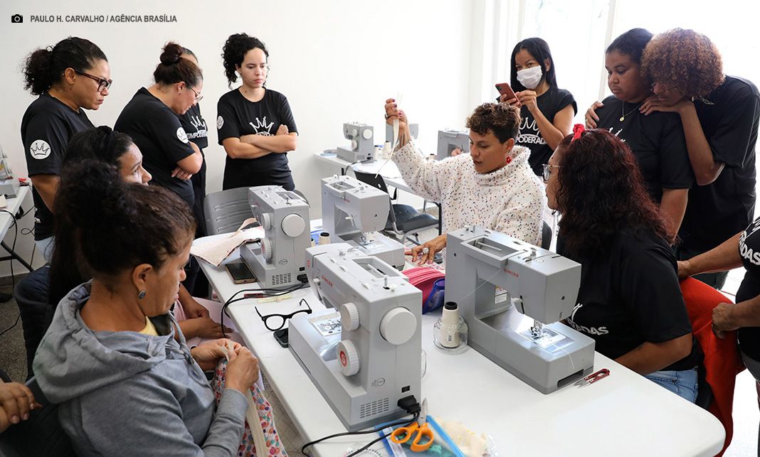 Projeto Empoderadas incentiva independência de mulheres em vulnerabilidade social por meio da costura