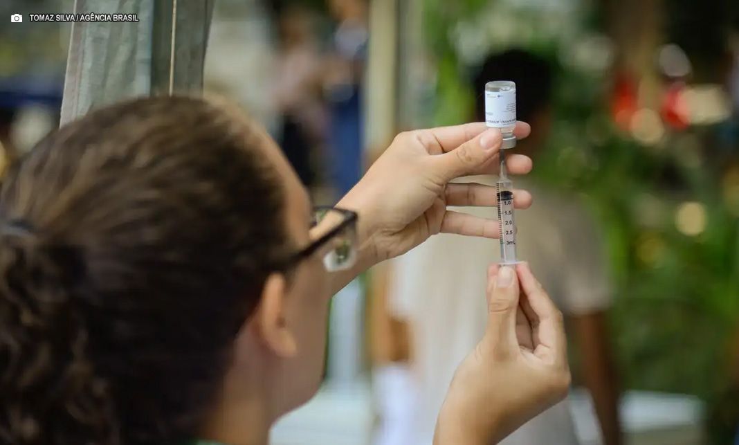 Estoques de vacinas estão 100% abastecidos, diz Ministério da Saúde