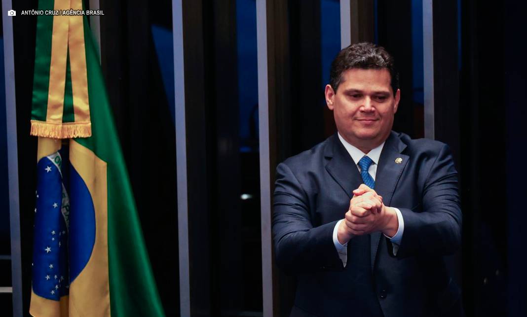 Davi Alcolumbre é eleito presidente do Senado com 73 votos