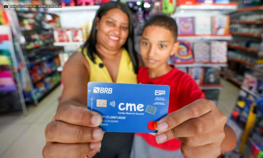 Tá na conta! GDF paga segundo lote do Cartão Material Escolar
