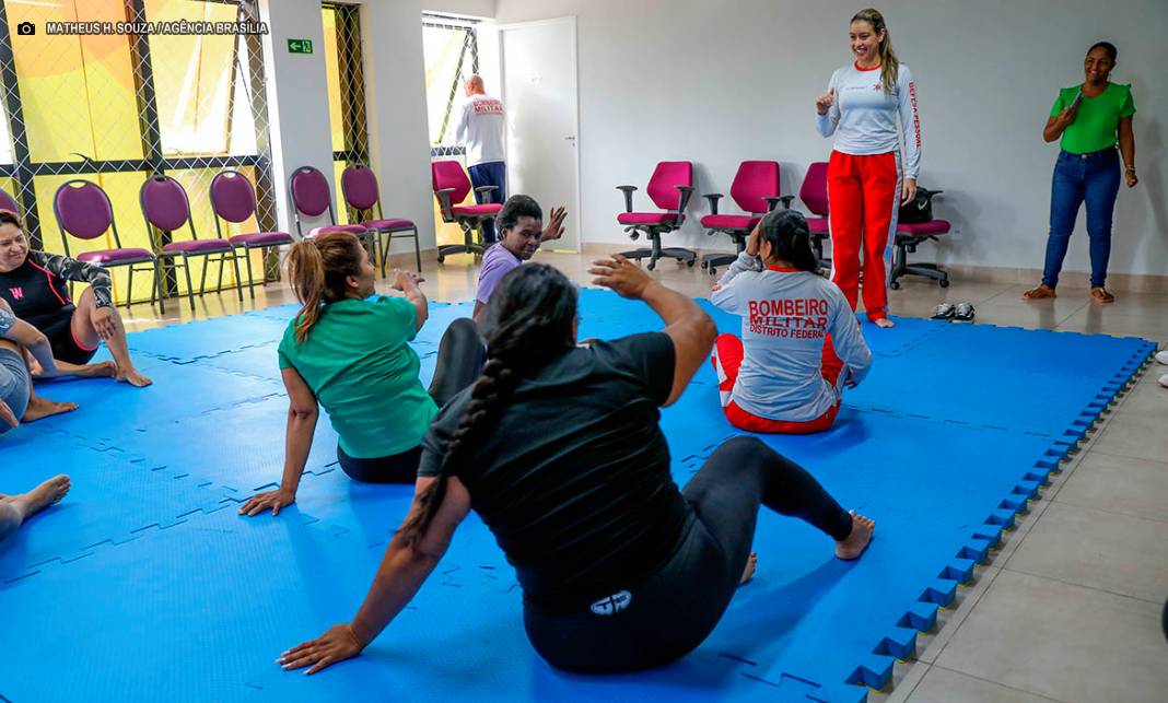 Curso gratuito de defesa pessoal garante proteção a mulheres em situação de vulnerabilidade
