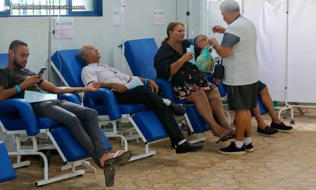 Casos de dengue caem pela metade na comparação com janeiro de 2024