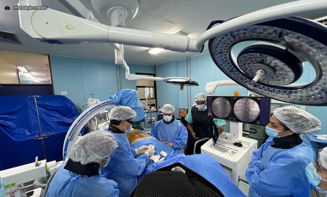 Hospital de Base realiza cirurgia de implante de eletrodo medular para dor crônica
