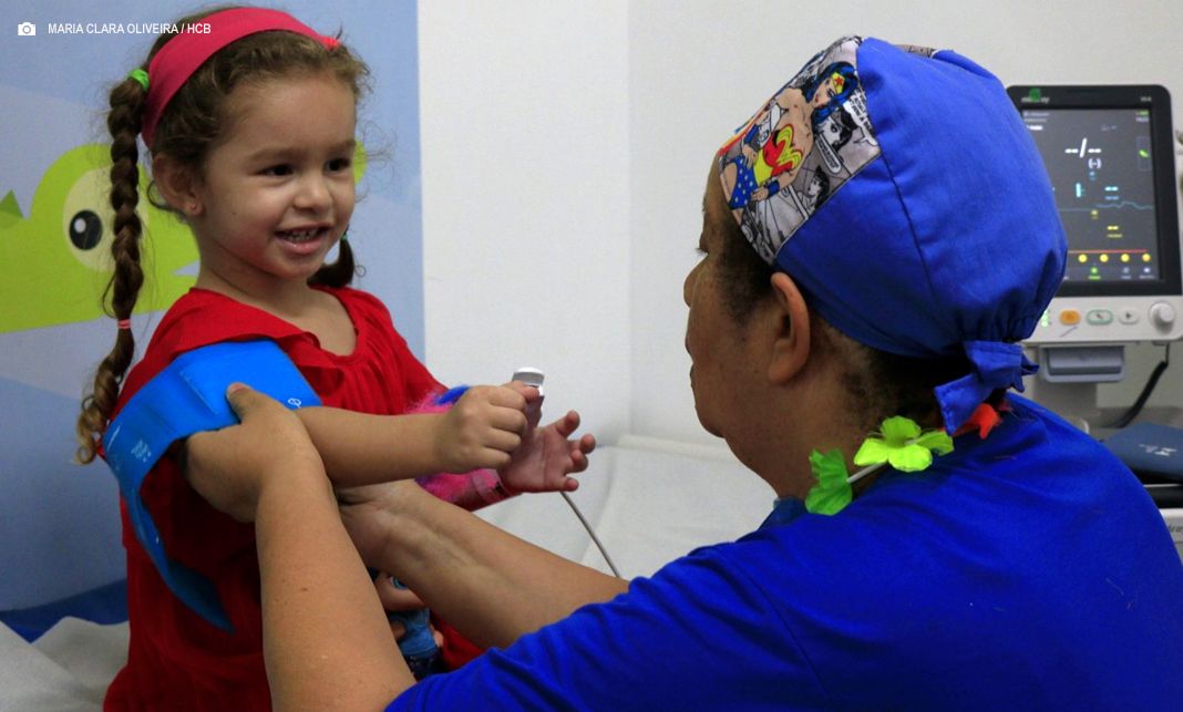 Crianças com doenças raras têm tratamento especializado no HCB