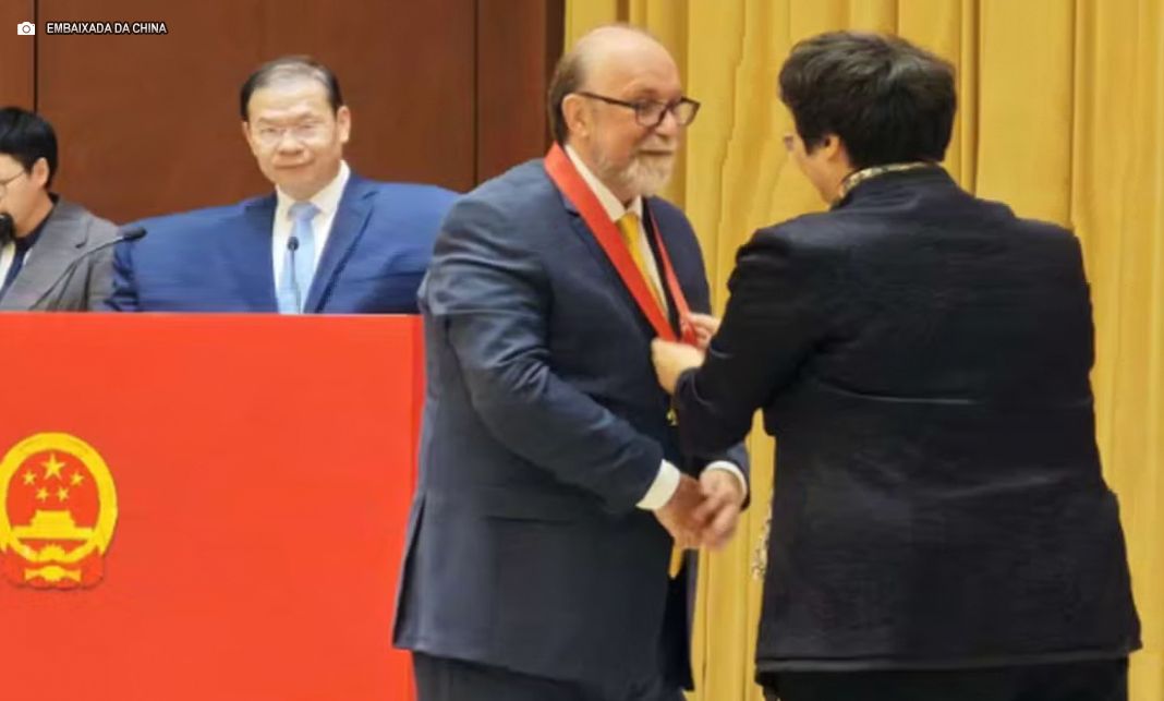 Neurocientista Miguel Nicolelis recebe Prêmio de Amizade do governo chinês