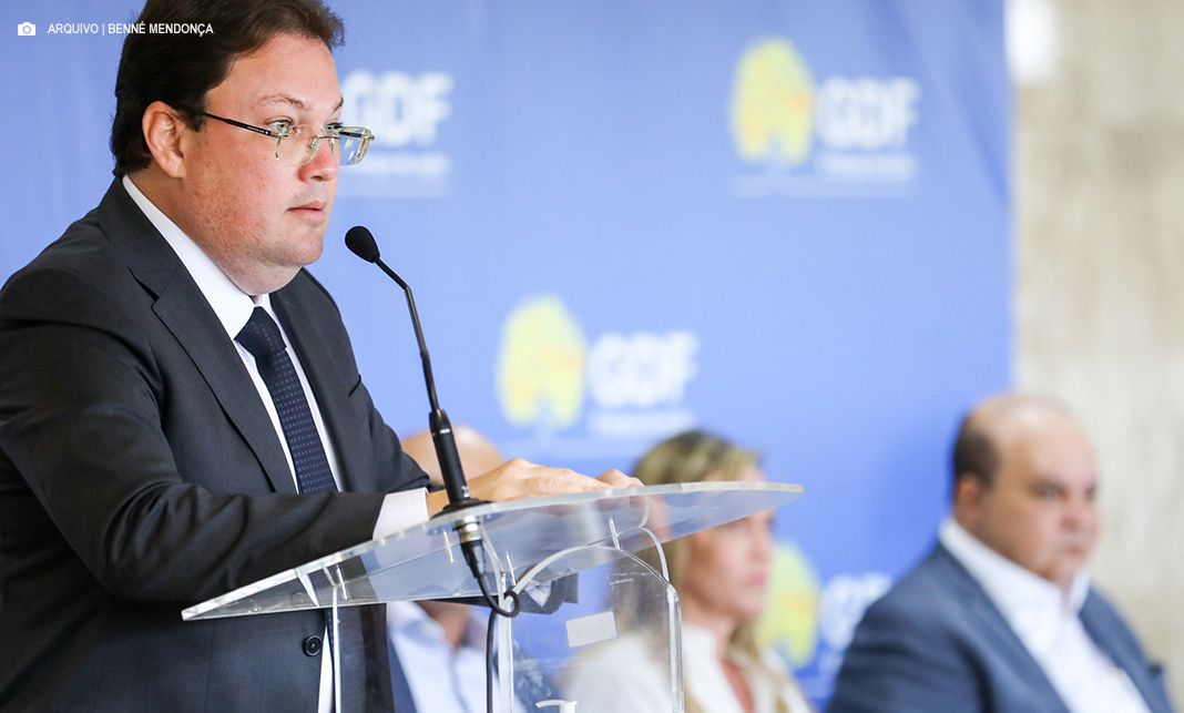 Ibaneis reedita decreto de criação do Comitê Gestor da Saúde do DF