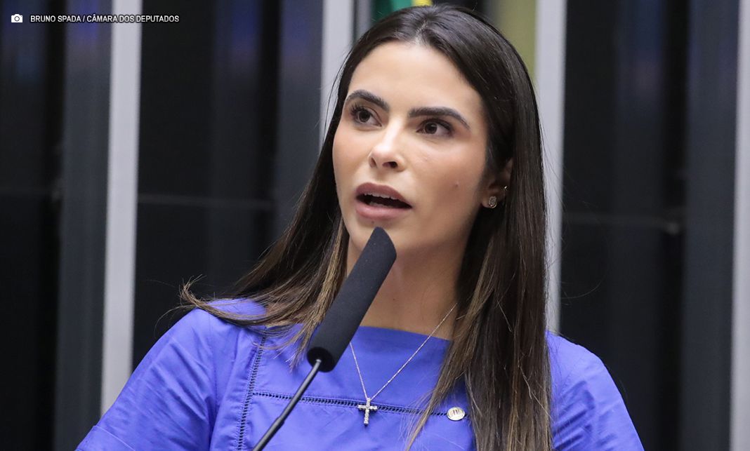 Câmara aprova punição para quem divulgar imagem de nudez gerada por inteligência artificial com fim de constranger