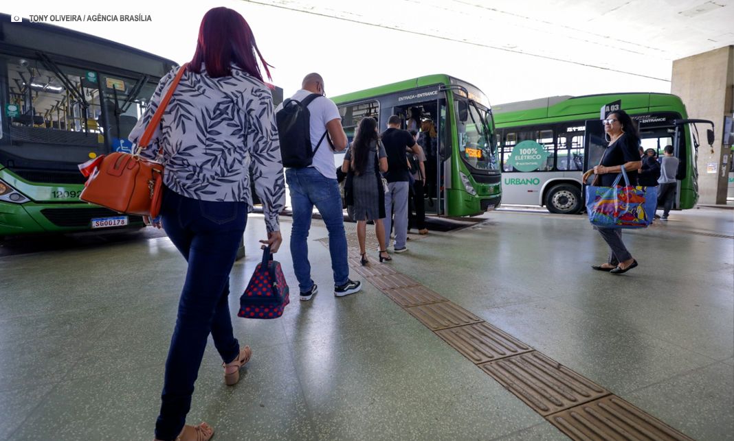 Ibaneis libera ônibus e metrô gratuitos à população aos domingos e feriados a partir de 1º de março