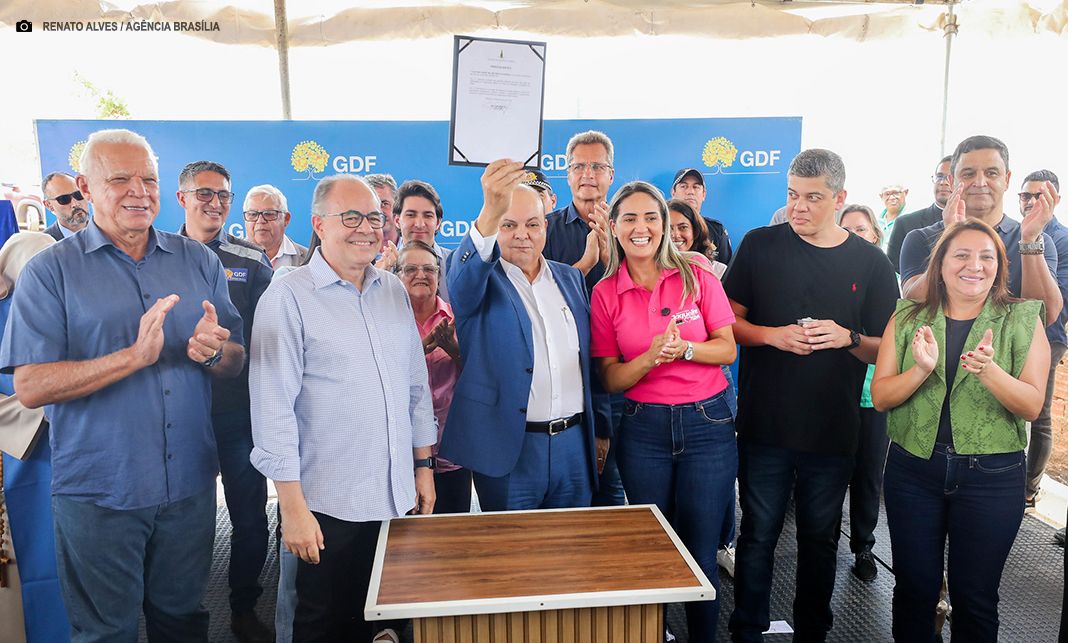 Ibaneis beneficia cerca de 10 mil pessoas com pavimentação de rodovias vicinais entre Gama e Santo Antônio do Descoberto