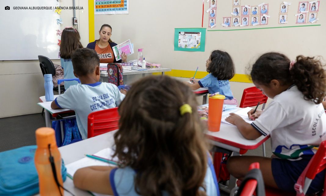 Publicado processo seletivo para bolsas de graduação e pós-graduação