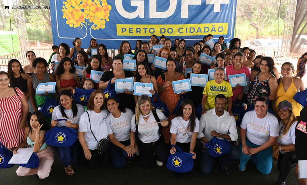 Nasce uma Estrela: Sejus promove curso gratuito para 100 mulheres e alcança 700 gestantes e mães no DF