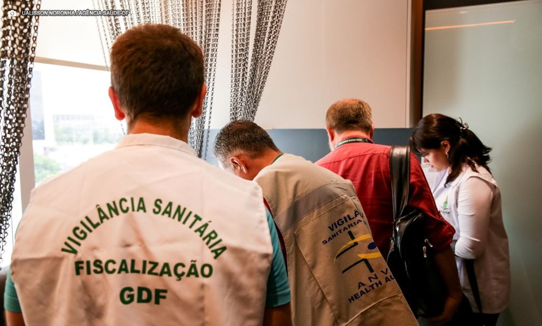 Vigilância Sanitária e Anvisa autuam clínicas de estética no DF por uso irregular ou sem registro de preenchedor cutâneo