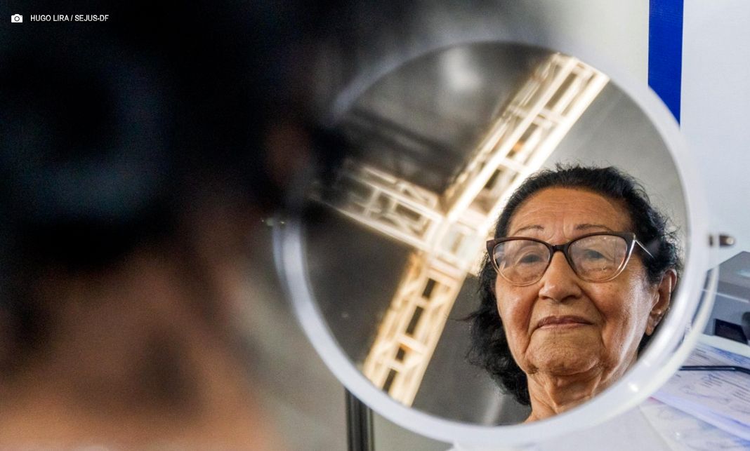 Programa Um Novo Olhar para a Melhor Idade leva exames de vista e óculos gratuitos a Ceilândia e Guará