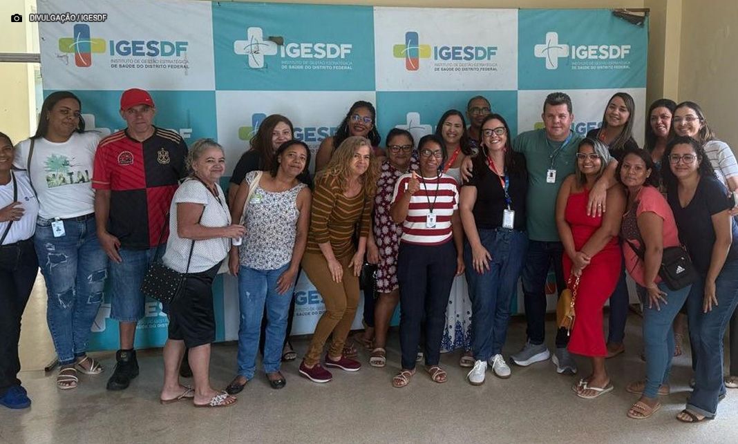 Funcionários de empresa terceirizada de alimentação hospitalar fazem treinamento sobre boas práticas